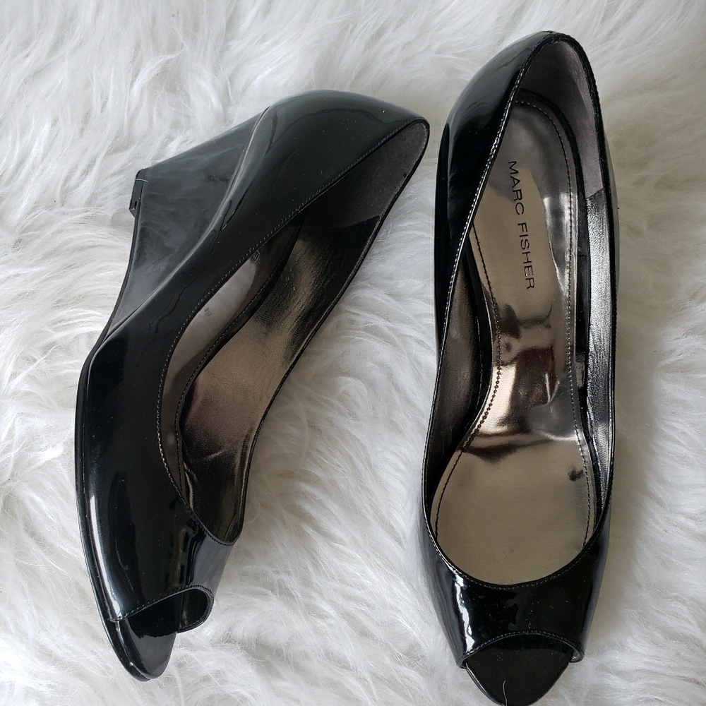 [Marc Fisher] Black Patent Leather Open Wedge Heel